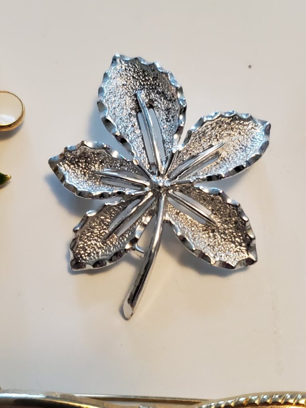 15 Brooches, items # A 2006 2020, wt. 252 grams. - Picture 9 of 14